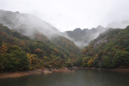 2010년 가을 진안 용담댐 부근의 구봉산 단풍입니다._1 관련사진