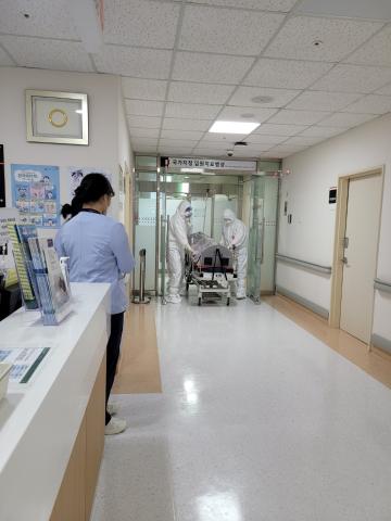 21.12.30 국가지정입원치료병상에서 내과중환자실로 이송 관련사진